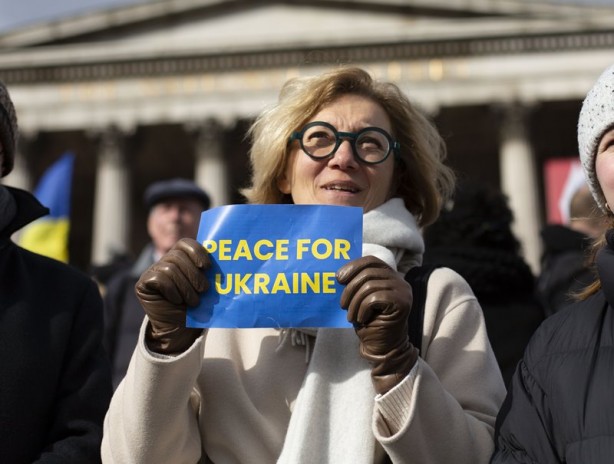 Foto - Londra'da Ukrayna için sokağa döküldüler!