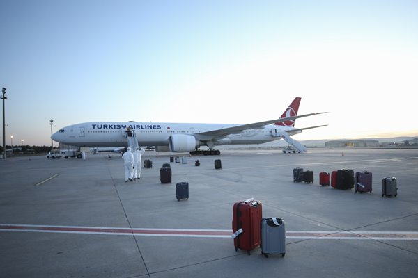 Foto - Londra'dan 349 Türk vatandaşı uçakla Ankara'ya getirildi