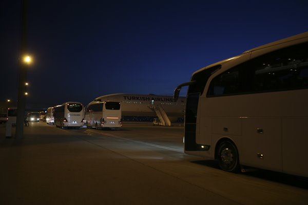 Foto - Londra'dan 349 Türk vatandaşı uçakla Ankara'ya getirildi