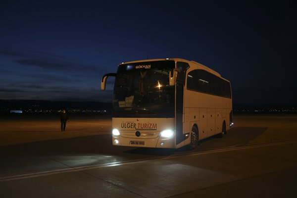Foto - Londra'dan 349 Türk vatandaşı uçakla Ankara'ya getirildi