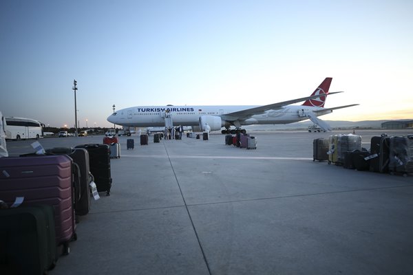 Foto - Londra'dan 349 Türk vatandaşı uçakla Ankara'ya getirildi