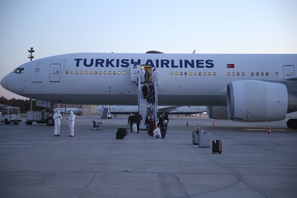 Foto - Londra'dan 349 Türk vatandaşı uçakla Ankara'ya getirildi