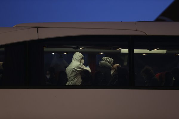 Foto - Londra'dan 349 Türk vatandaşı uçakla Ankara'ya getirildi