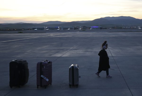Foto - Londra'dan 349 Türk vatandaşı uçakla Ankara'ya getirildi