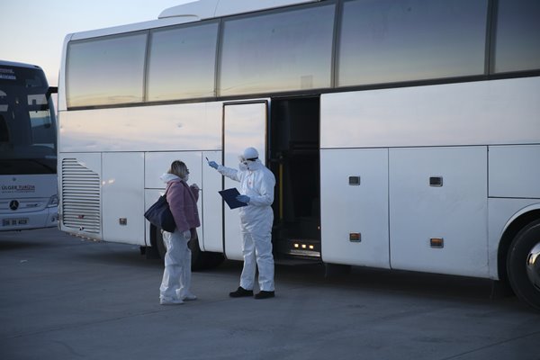 Foto - Londra'dan 349 Türk vatandaşı uçakla Ankara'ya getirildi