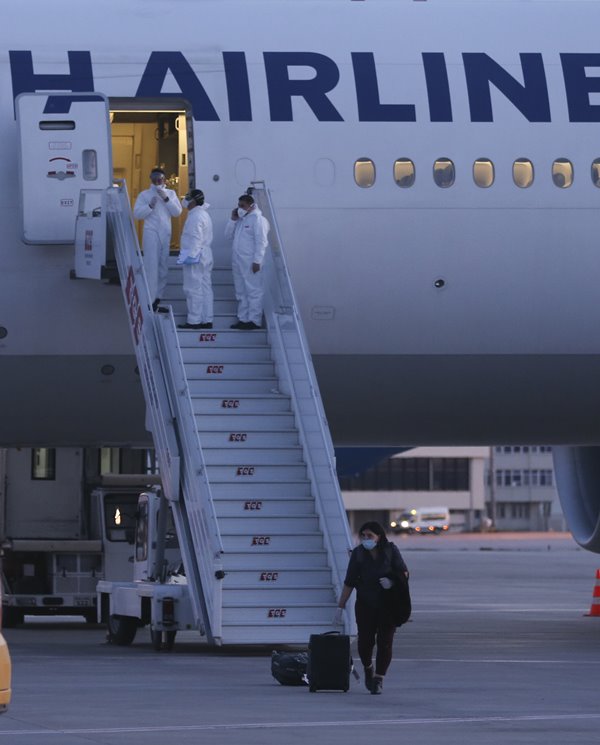 Foto - Londra'dan 349 Türk vatandaşı uçakla Ankara'ya getirildi