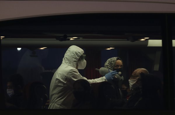 Foto - Londra'dan 349 Türk vatandaşı uçakla Ankara'ya getirildi