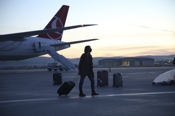 Foto - Londra'dan 349 Türk vatandaşı uçakla Ankara'ya getirildi