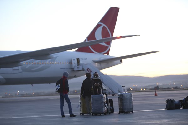 Foto - Londra'dan 349 Türk vatandaşı uçakla Ankara'ya getirildi