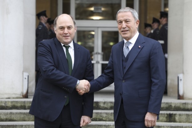 Foto - Londra'ya giden Bakan Akar'dan önemli görüşme