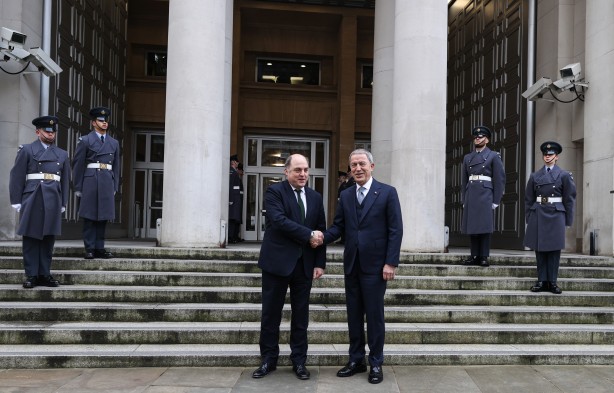 Foto - Londra'ya giden Bakan Akar'dan önemli görüşme