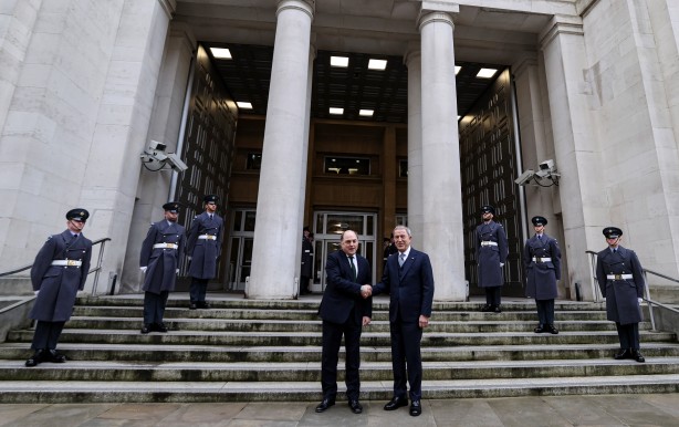 Foto - Londra'ya giden Bakan Akar'dan önemli görüşme