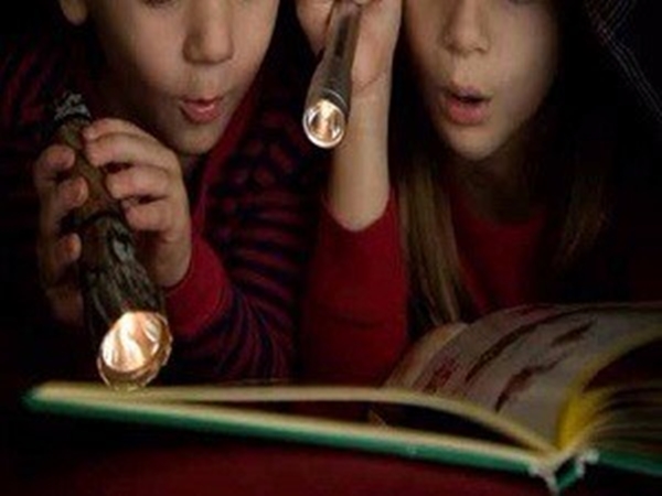 Foto - Loş ışıkta okumak gözleri bozuyor mu?