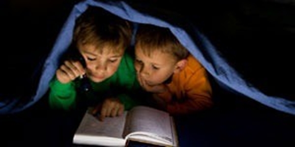 Foto - Loş ışıkta okumak gözleri bozuyor mu?