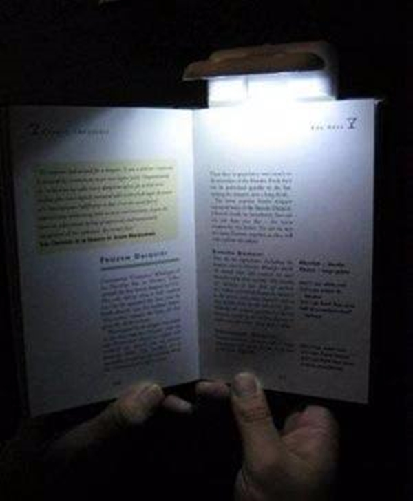 Foto - Loş ışıkta okumak gözleri bozuyor mu?