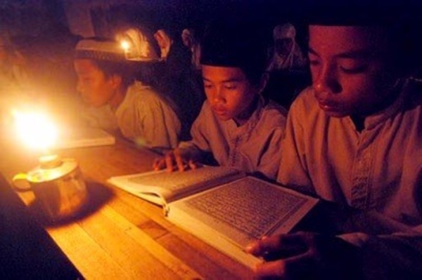 Foto - Loş ışıkta okumak gözleri bozuyor mu?