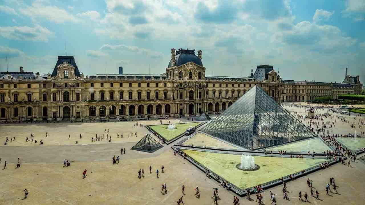 Foto - Louvre Müzesi olaylardan dolayı kapatıldı! Binlerce paha biçilmez eser korumaya alındı!
