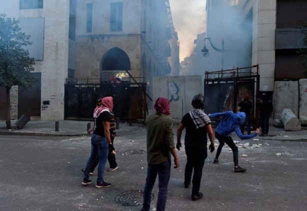 Lübnan’da Parlamento binasına saldırdılar