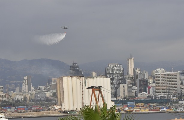 Foto - Lübnan'daki patlamanın sembolüydü! Buğday silosu kısmen yıkıldı
