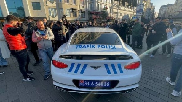 Foto - Lük araçlar devriyede! Sokakta gören vatandaşlar bakmadan geçemiyor