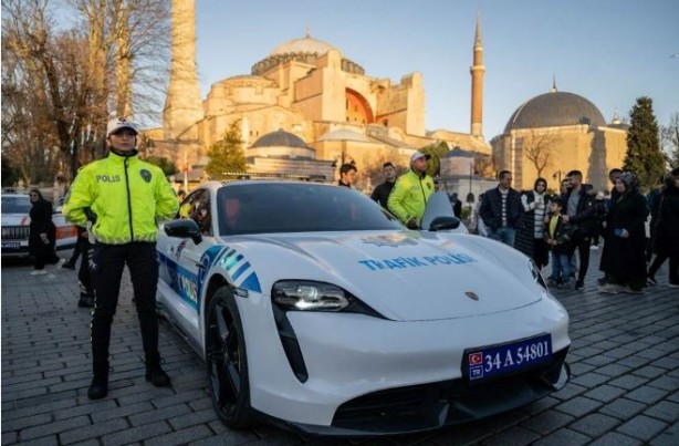 Foto - Lük araçlar devriyede! Sokakta gören vatandaşlar bakmadan geçemiyor