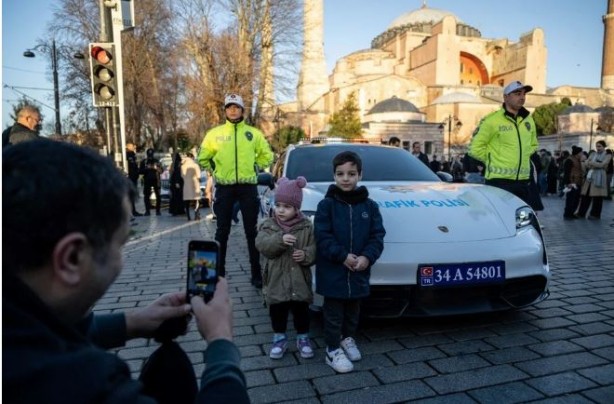 Foto - Lük araçlar devriyede! Sokakta gören vatandaşlar bakmadan geçemiyor