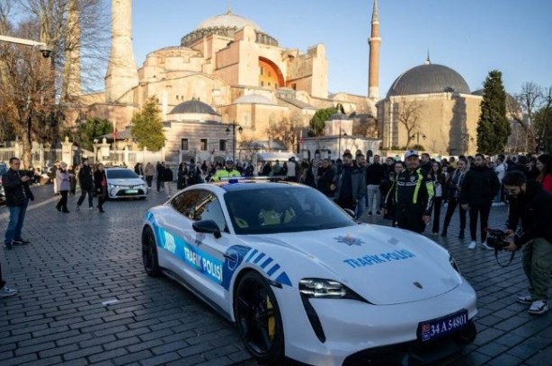 Foto - Lük araçlar devriyede! Sokakta gören vatandaşlar bakmadan geçemiyor