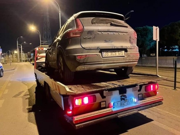 Foto - Lüks araç dereye uçtu! 1 yaralı