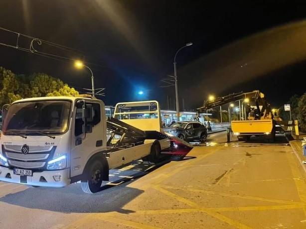 Foto - Lüks araç dereye uçtu! 1 yaralı