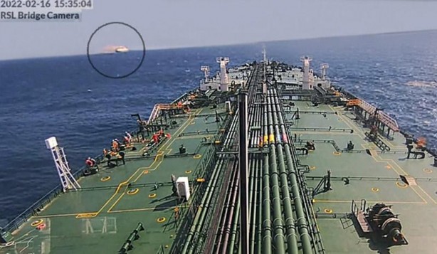 Foto - Lüks araçları taşıyan kargo gemisi alev alev yandı!