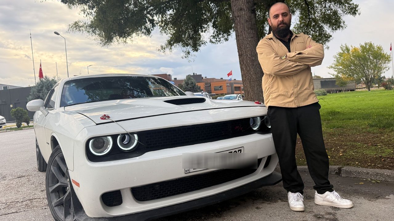 Foto - Lüks otomobili gören müteahhit sanıyor! Sahibi asgari ücretle çalışan inşaat işçisi