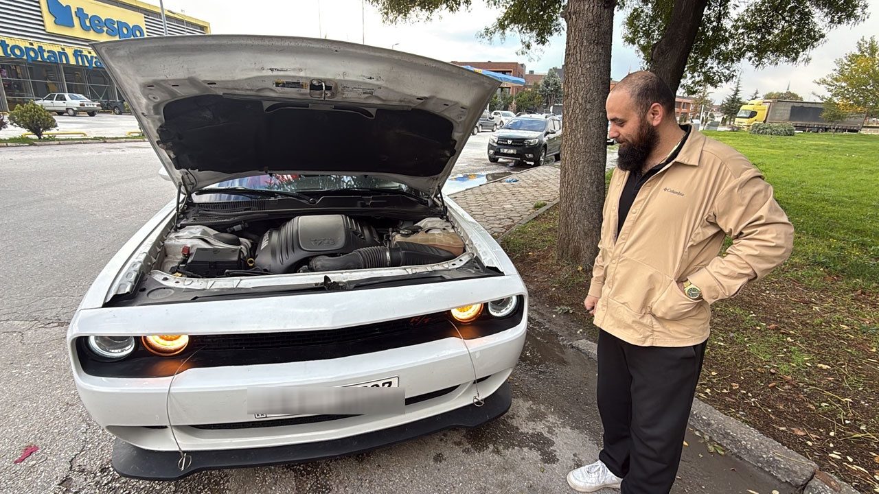 Foto - Lüks otomobili gören müteahhit sanıyor! Sahibi asgari ücretle çalışan inşaat işçisi
