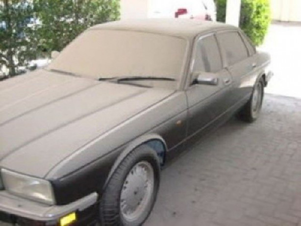 Foto - Lüks otomobiller çürümeye terk edildi!