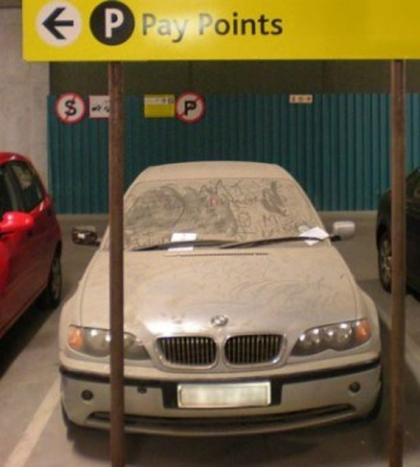 Foto - Lüks otomobiller çürümeye terk edildi!