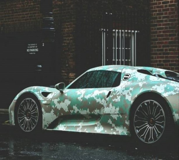 Foto - Lüks otomobillere sıra dışı renkler