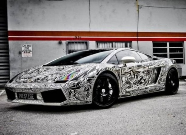 Foto - Lüks otomobillere sıra dışı renkler