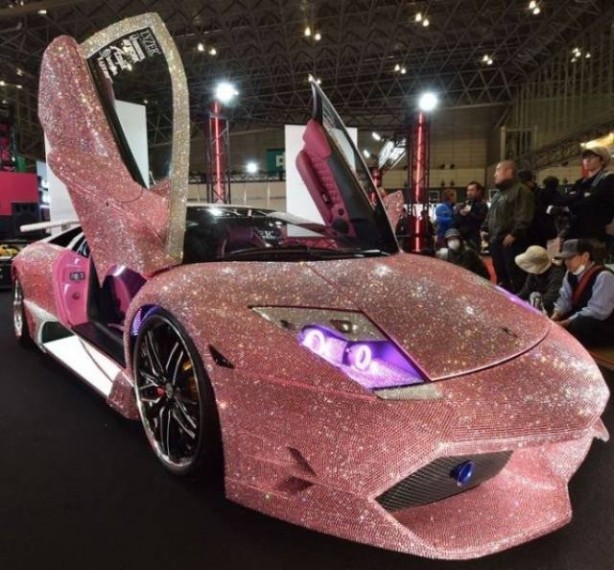 Foto - Lüks otomobillere sıra dışı renkler