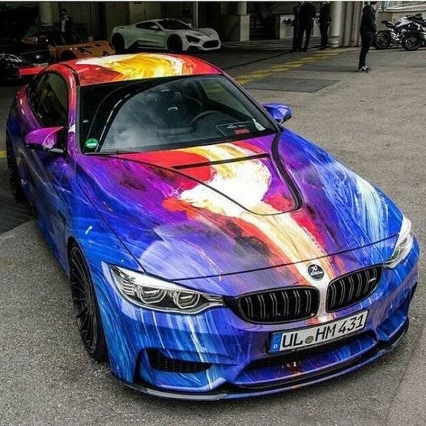 Foto - Lüks otomobillere sıra dışı renkler