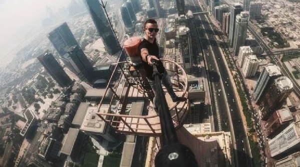 Foto - Maalesef akıllanan yok! Sosyal medya esareti yine yaptı yapacağını