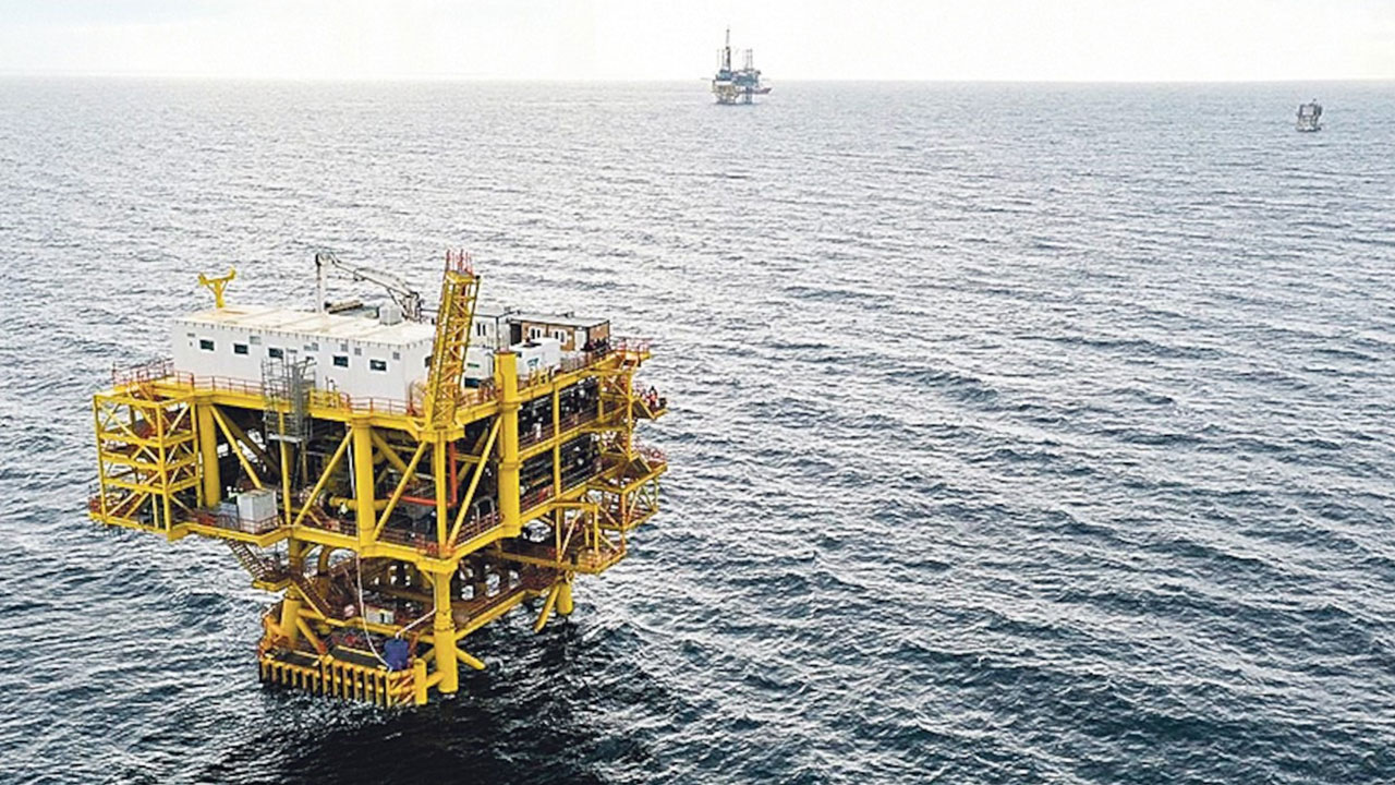 Foto - Maalesef görüntüler geldi! Çok tehlikeli girişim: Türkiye'nin doğalgazını gasp etmek için ilk sondaj vuruldu