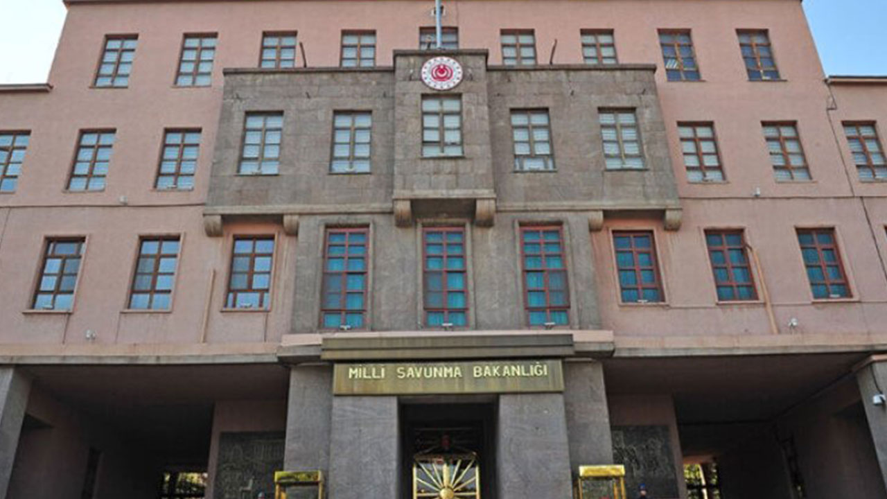 Foto - Maalesef görüntüler geldi! Çok tehlikeli girişim: Türkiye'nin doğalgazını gasp etmek için ilk sondaj vuruldu