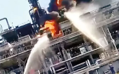 Foto - Maalesef kötü haber geldi! Petrol rafinerisi vuruldu