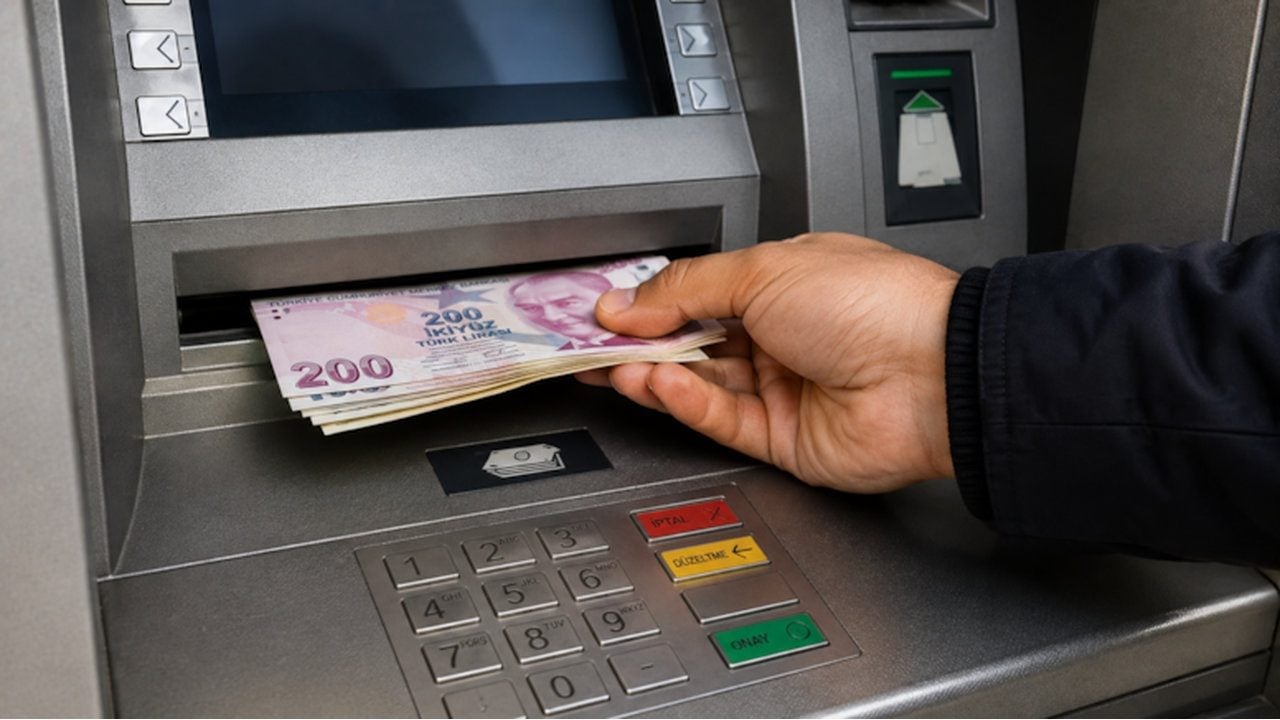 Foto - Maaşını çeken milyonlarca vatandaşa kritik uyarı geldi! O kuralı bilmeyen cebindeki paradan oluyor