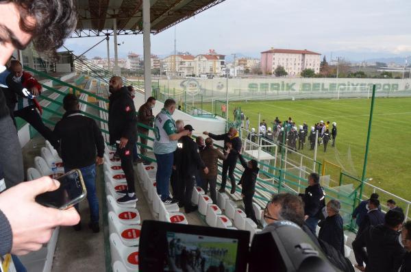 Foto - Maç bitimi saha meydan muharebesine döndü!