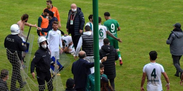 Maç bitimi saha meydan muharebesine döndü!