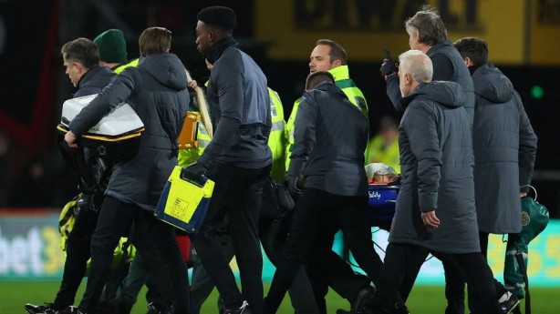 Foto - Maç esnasında korkutan olay! Bir anda yere yığıldı