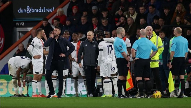 Foto - Maç esnasında korkutan olay! Bir anda yere yığıldı