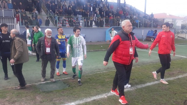 Foto - Maç sonrası polisle futbolcular arasında arbede