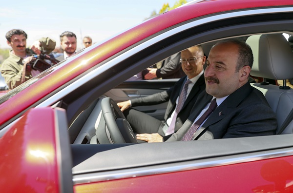 Foto - Macar bakandan yerli otomobil TOGG'a tam not