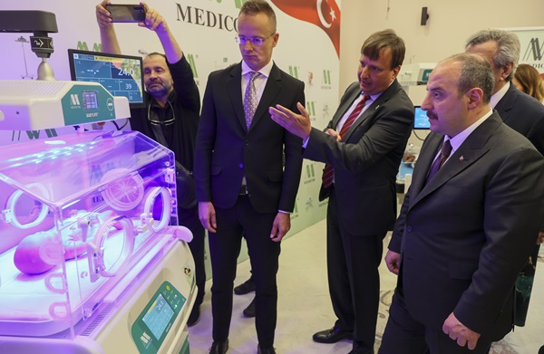 Foto - Macar bakandan yerli otomobil TOGG'a tam not